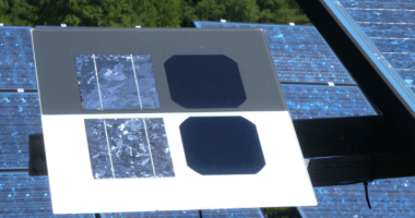 An image showing the difference between a monocrystalline and polycrystalline solar cell